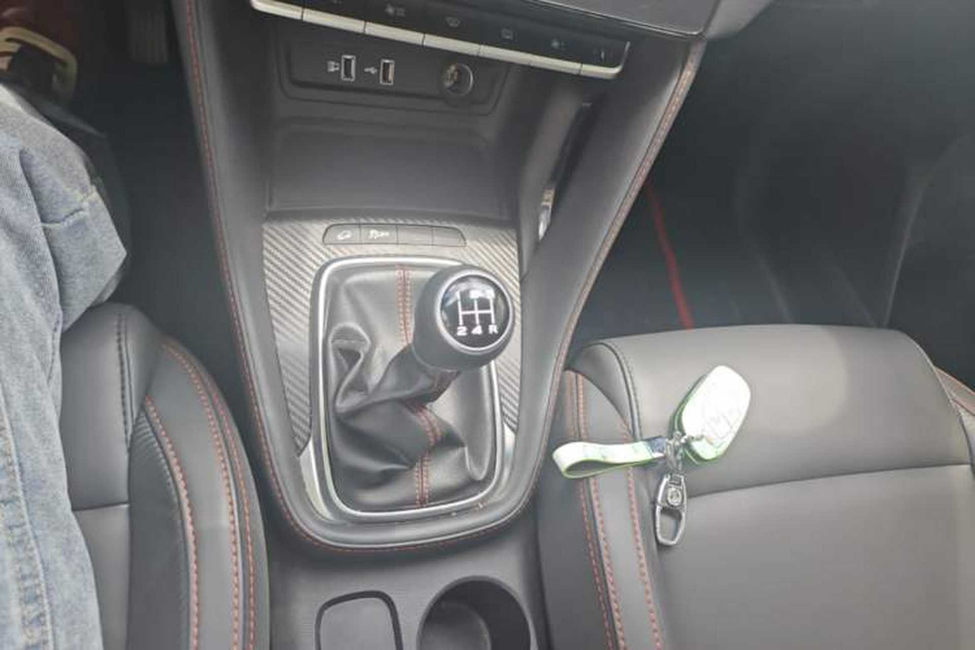 Used MG ZS 2022 180 DVVT Manual Global Million Edition 858 Gear Lever