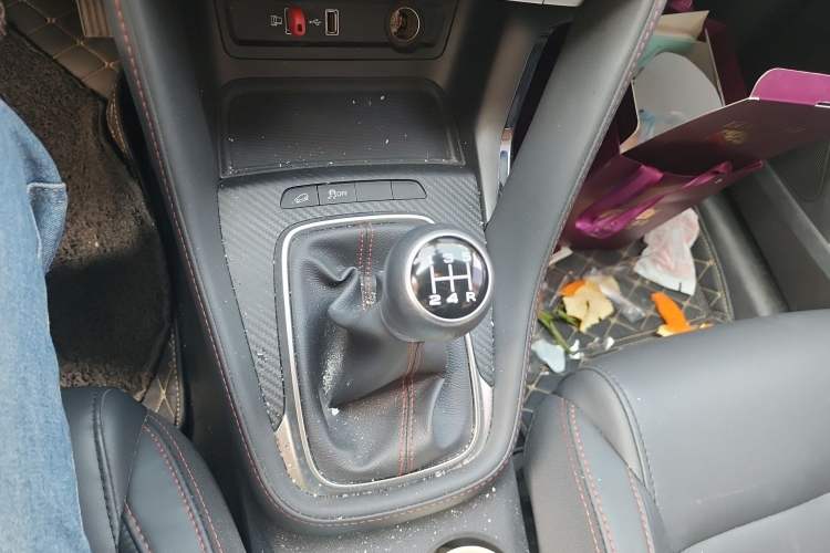 Used MG ZS 2022 180 DVVT Manual Global Million Edition 858 Gear Lever