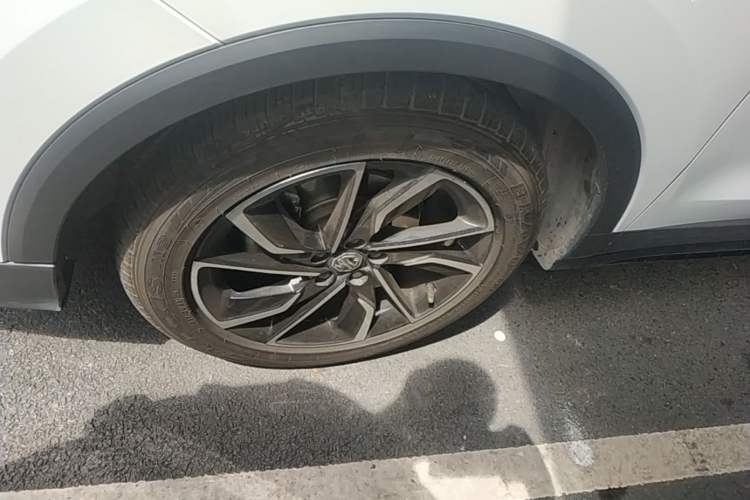 Used MG ZS 2022 180 DVVT Automatic Sport Edition Left Front Wheel Hub