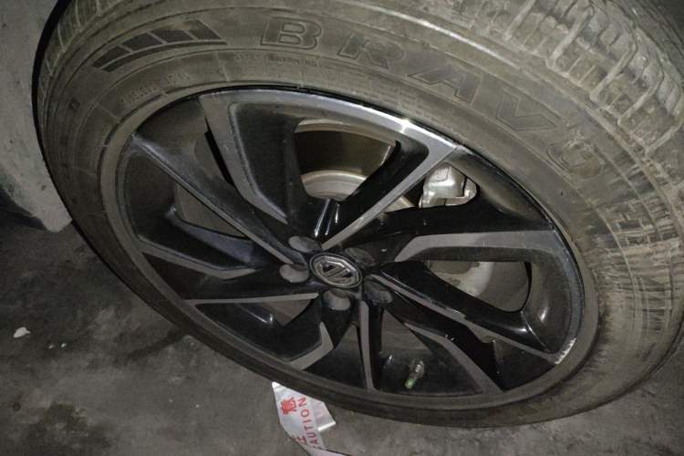 Used MG ZS 2022 180 DVVT Automatic Sport Edition Right Front Wheel Hub