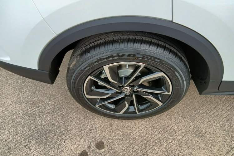 Used MG ZS 2022 180 DVVT Automatic Sport Edition Right Rear Wheel Hub