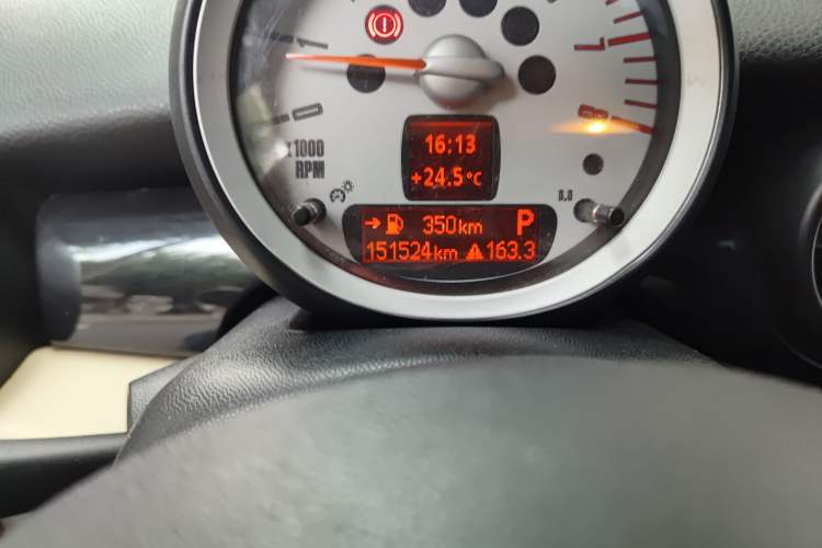 Used MINI Clubman 2007 1.6L COOPER Fun Odometer Close Up
