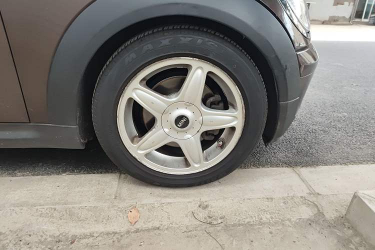 Used MINI Clubman 2007 1.6L COOPER Fun Right Front Wheel Hub