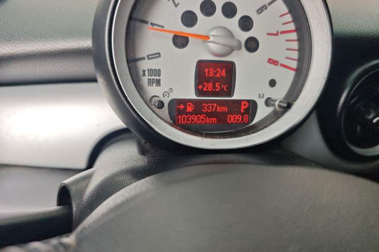 Used MINI Clubman 2007 1.6L COOPER Fun Odometer Close Up