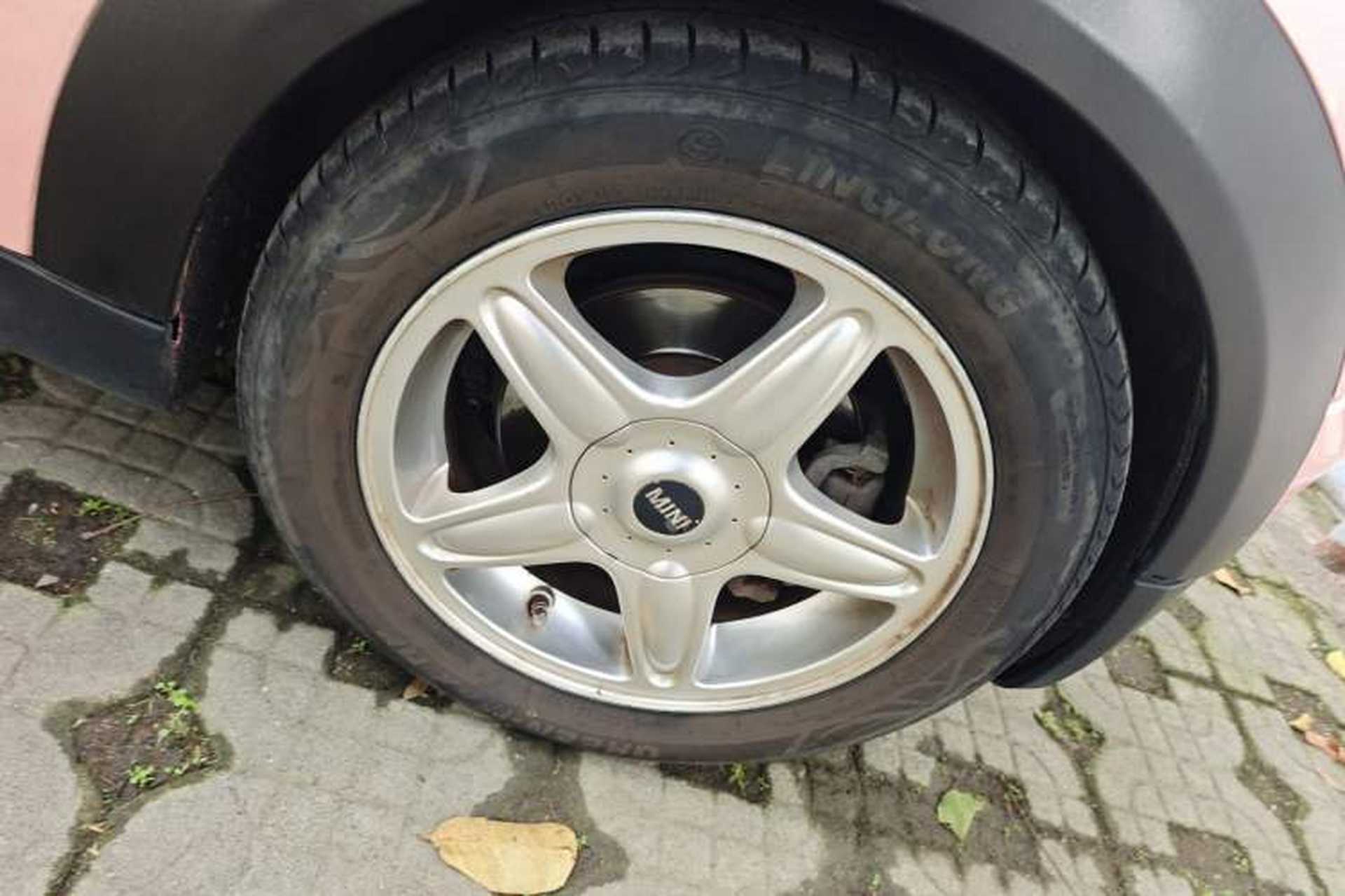 Used MINI Clubman 2007 1.6L COOPER Fun Right Front Wheel Hub