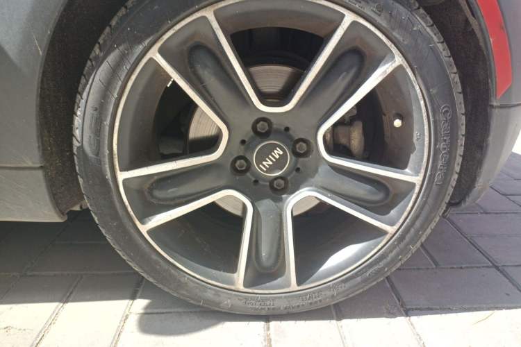 Used MINI Clubman 2007 1.6L COOPER Fun Right Front Wheel Hub