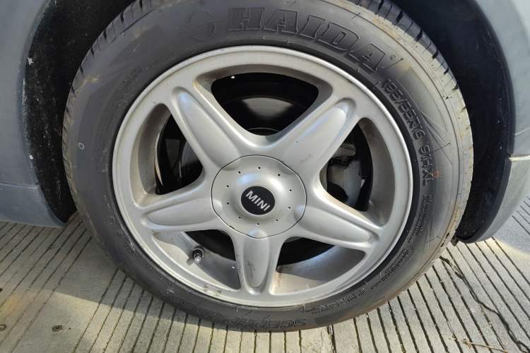 Used MINI Clubman 2007 1.6L COOPER Excitement Right Front Wheel Hub