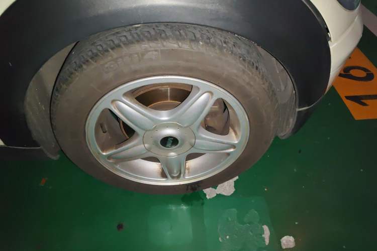 Used MINI Clubman 2007 1.6L COOPER Fun Right Front Wheel Hub