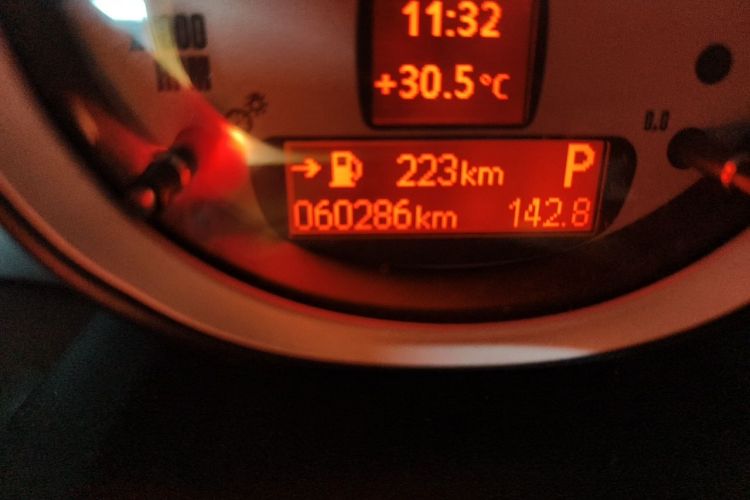 Used MINI Clubman 2010 1.6L COOPER Cheer Odometer Close Up