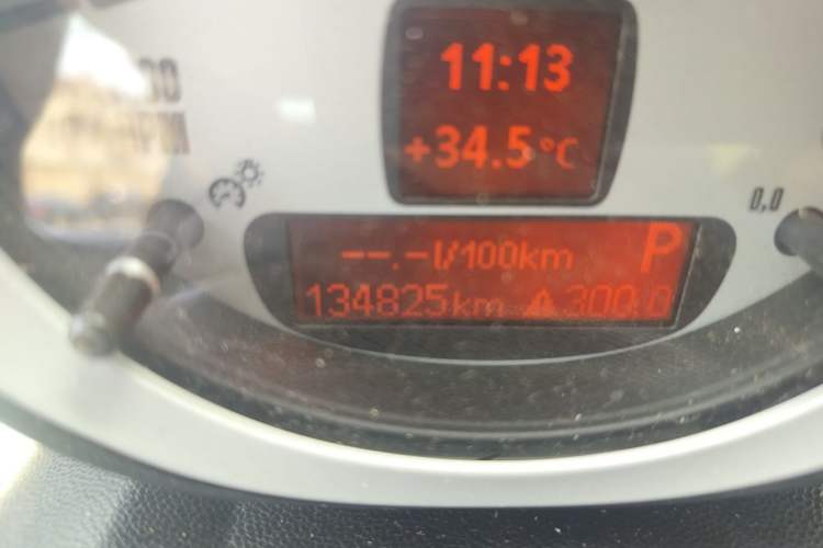 Used MINI Clubman 2010 1.6L COOPER Cheer Odometer Close Up
