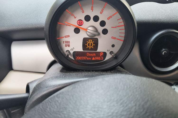 Used MINI Clubman 2010 1.6L COOPER Cheer Odometer Close Up