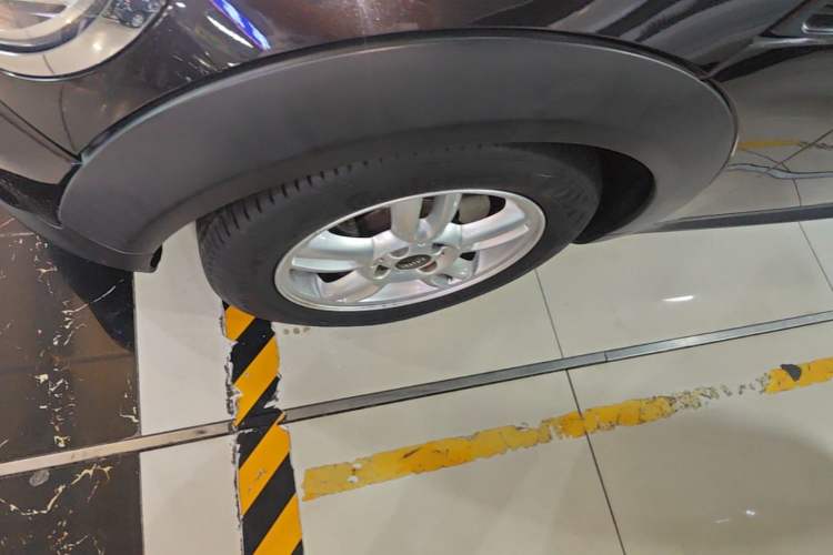 Used MINI Clubman 2011 1.6L ONE Left Front Wheel Hub