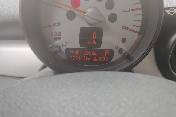 Used MINI Clubman 2011 1.6L ONE Odometer Close Up