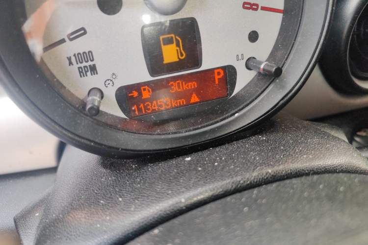 Used MINI Clubman 2011 1.6L COOPER Fun Odometer Close Up