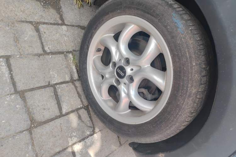 Used MINI Clubman 2011 1.6L COOPER Fun Right Front Wheel Hub
