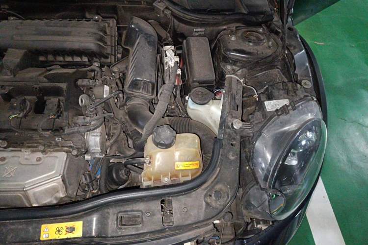Used MINI Clubman 2011 1.6L COOPER Hampton Engine Bay Left
