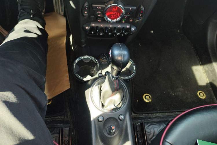 Used MINI Clubman 2011 1.6T COOPER S Hampton Gear Lever