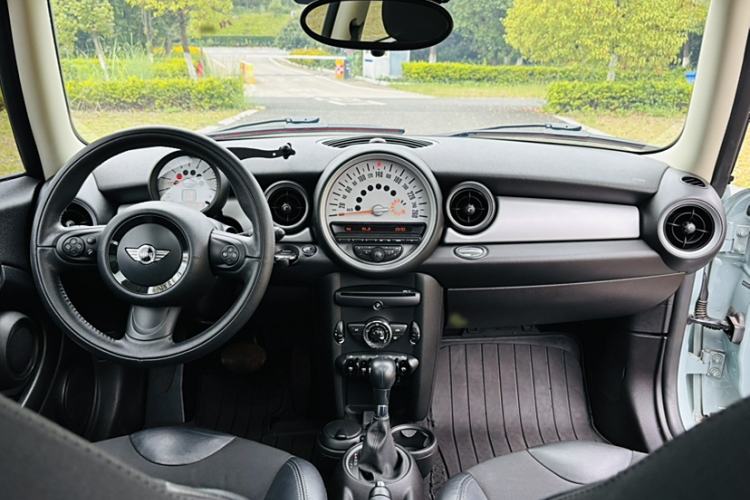 Used MINI Clubman 2011 1.6L COOPER Fun Interior 2