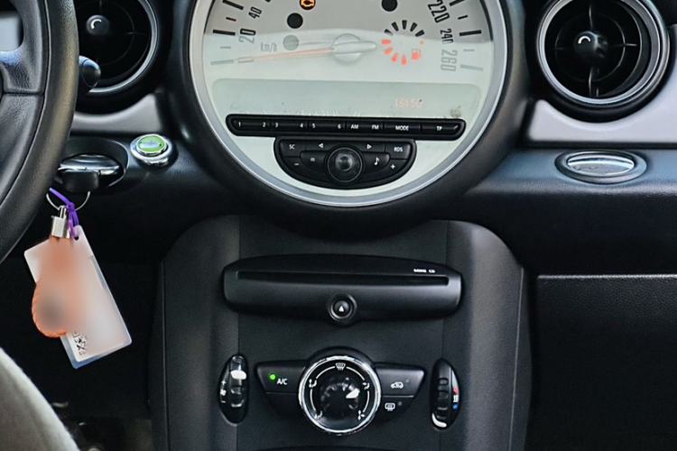 Used MINI Clubman 2011 1.6L COOPER Fun Interior 2
