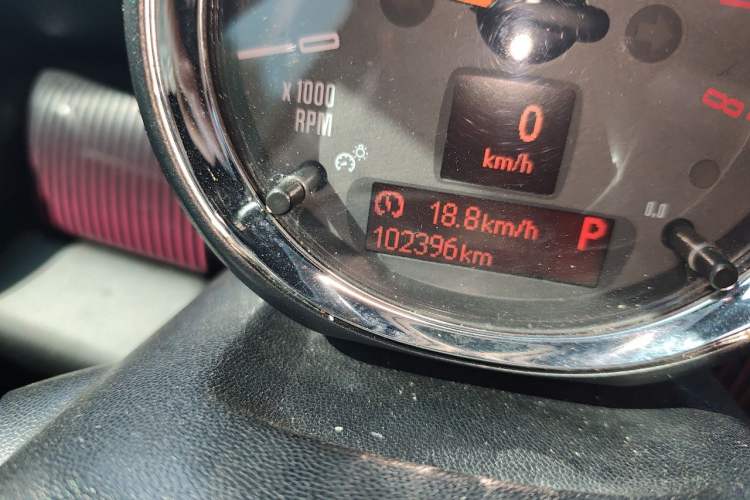 Used MINI Clubman 2011 1.6T COOPER S Hampton Odometer Close Up