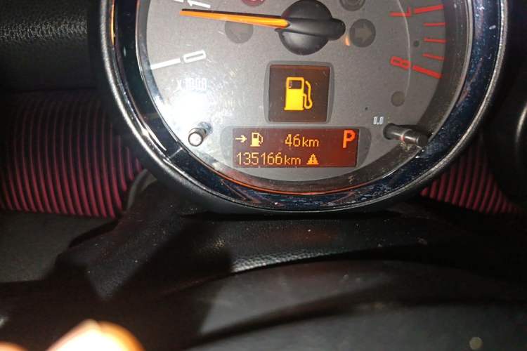 Used MINI Clubman 2011 1.6L COOPER Hampton Odometer Close Up