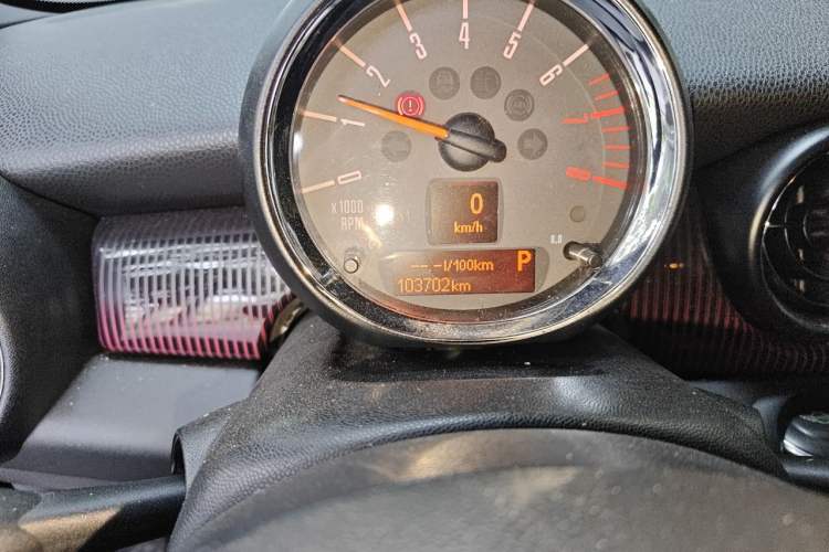 Used MINI Clubman 2011 1.6T COOPER S Hampton Odometer Close Up