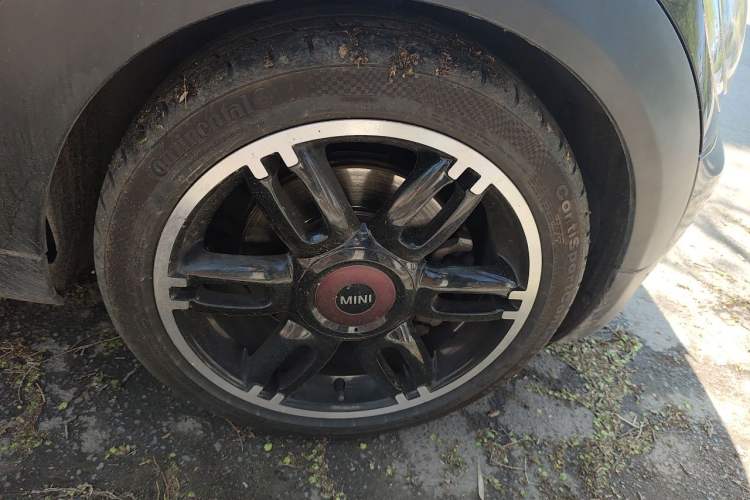 Used MINI Clubman 2011 1.6T COOPER S Hampton Right Front Wheel Hub
