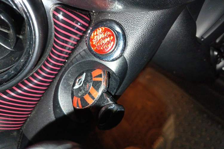 Used MINI Clubman 2011 1.6L COOPER Hampton Vehicle Key