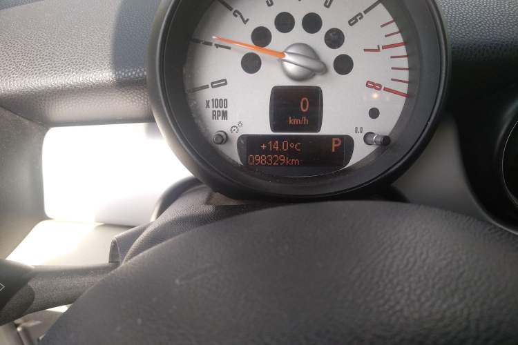 Used MINI Clubman 2011 1.6L ONE Odometer Close Up