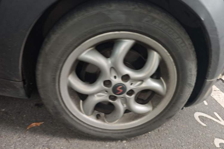 Used MINI Clubman 2011 1.6L COOPER Fun Right Front Wheel Hub