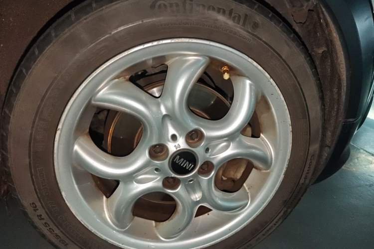Used MINI Clubman 2011 1.6L COOPER Fun Right Front Wheel Hub