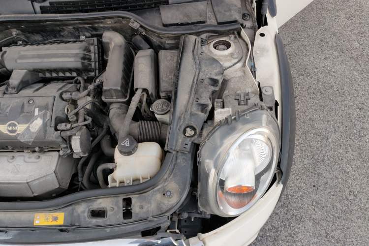 Used MINI Clubman 2011 1.6L COOPER Fun Engine Bay Left