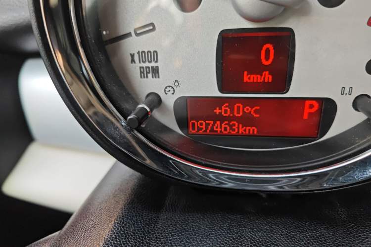Used MINI Clubman 2011 1.6L ONE Odometer Close Up