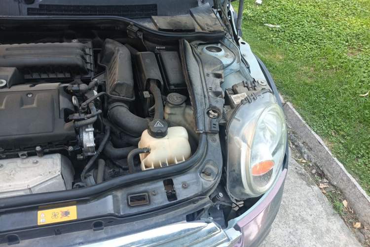 Used MINI Clubman 2011 1.6L ONE Engine Bay Left