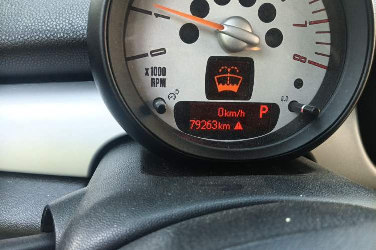 Used MINI Clubman 2011 1.6L ONE Odometer Close Up