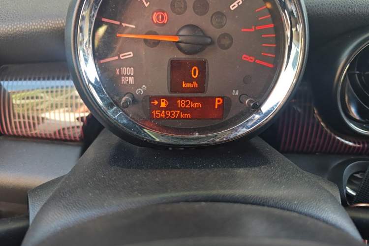 Used MINI Clubman 2011 1.6T COOPER S Hampton Odometer Close Up
