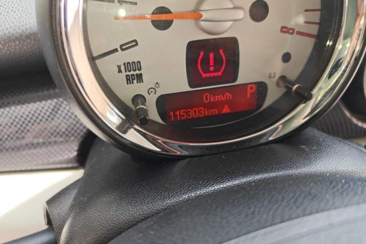 Used MINI Clubman 2011 1.6T COOPER S Odometer Close Up