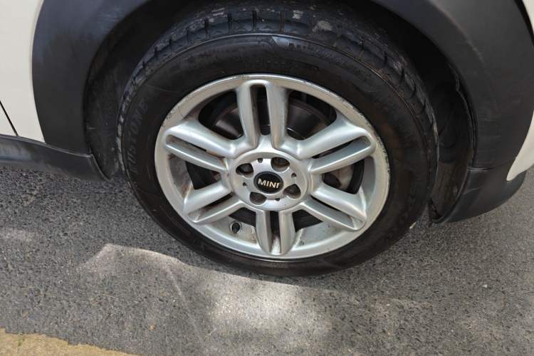 Used MINI Clubman 2011 1.6L COOPER Fun Right Front Wheel Hub