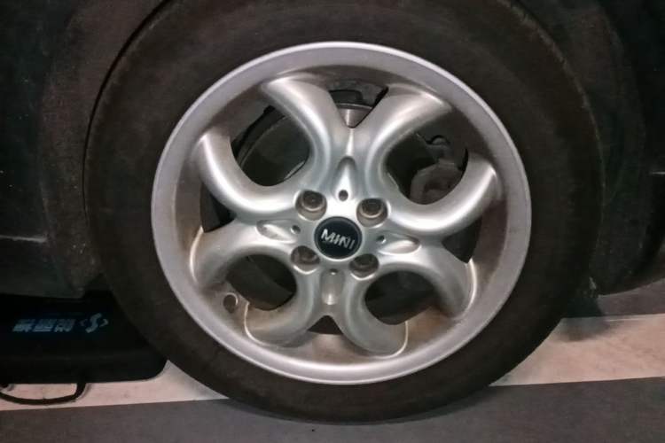 Used MINI Clubman 2011 1.6L COOPER Fun Right Front Wheel Hub