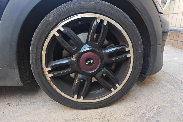 Used MINI Clubman 2011 1.6T COOPER S Hampton Right Front Wheel Hub