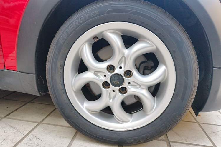 Used MINI Clubman 2011 1.6L COOPER Fun Right Front Wheel Hub