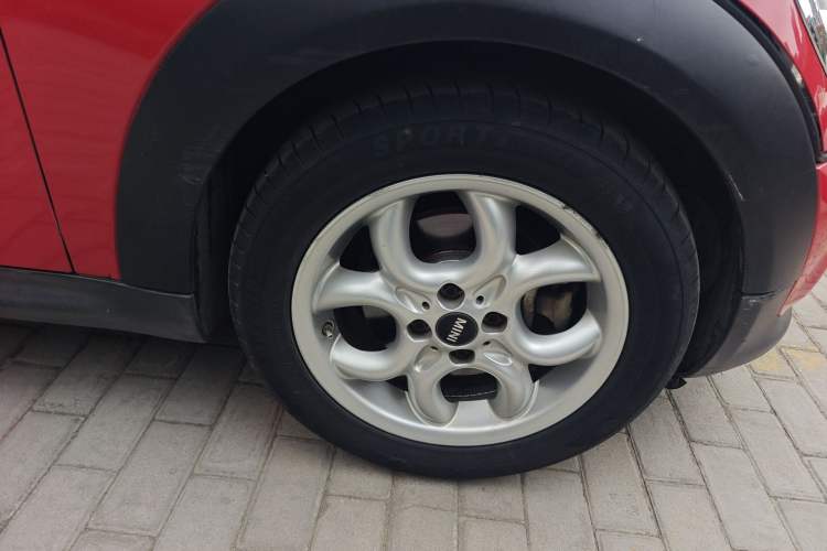 Used MINI Clubman 2011 1.6L COOPER Fun Right Front Wheel Hub