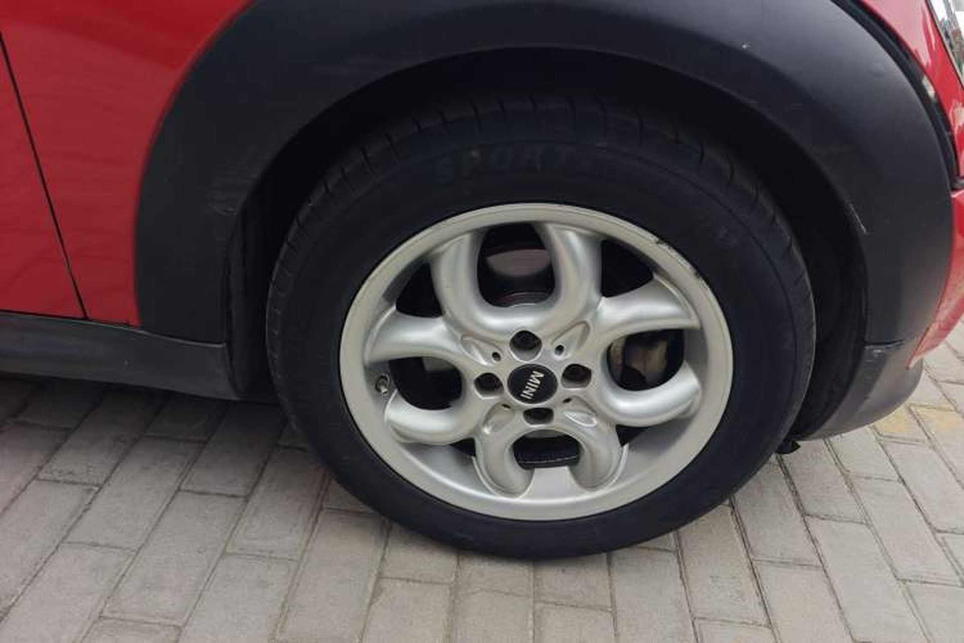 Used MINI Clubman 2011 1.6L COOPER Fun Right Front Wheel Hub