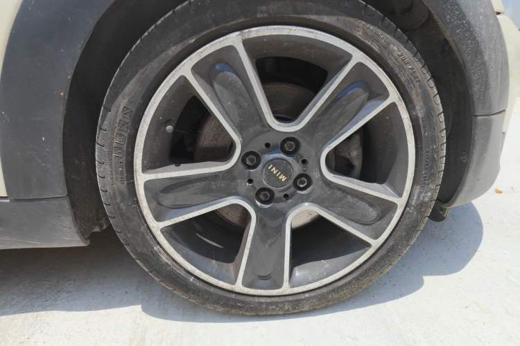 Used MINI Clubman 2011 1.6T COOPER S Right Front Wheel Hub