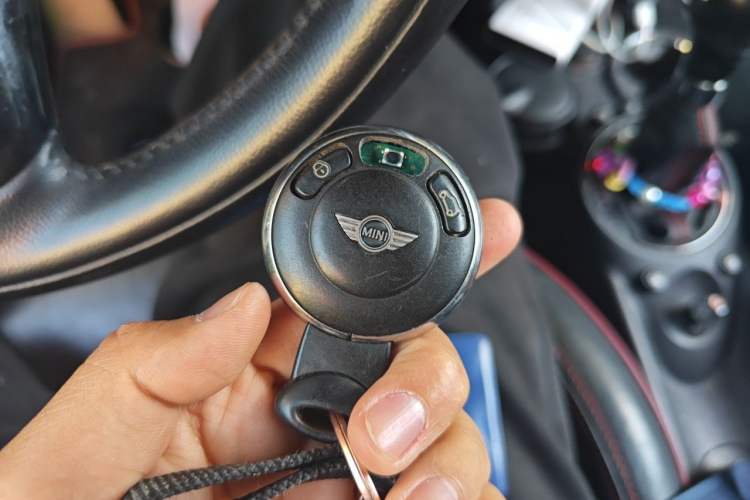 Used MINI Clubman 2011 1.6T COOPER S Hampton Vehicle Key