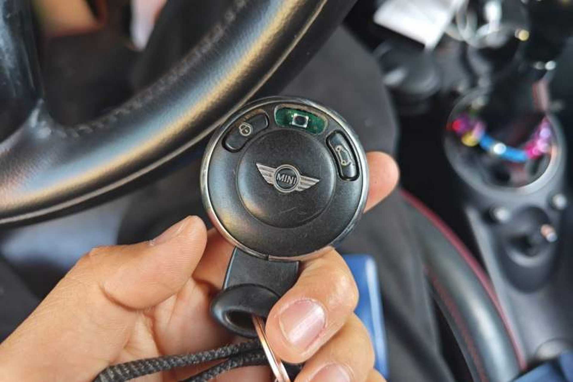 Used MINI Clubman 2011 1.6T COOPER S Hampton Vehicle Key