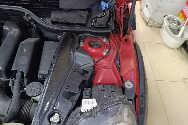 Used MINI Clubman 2011 1.6L ONE Engine Bay Left