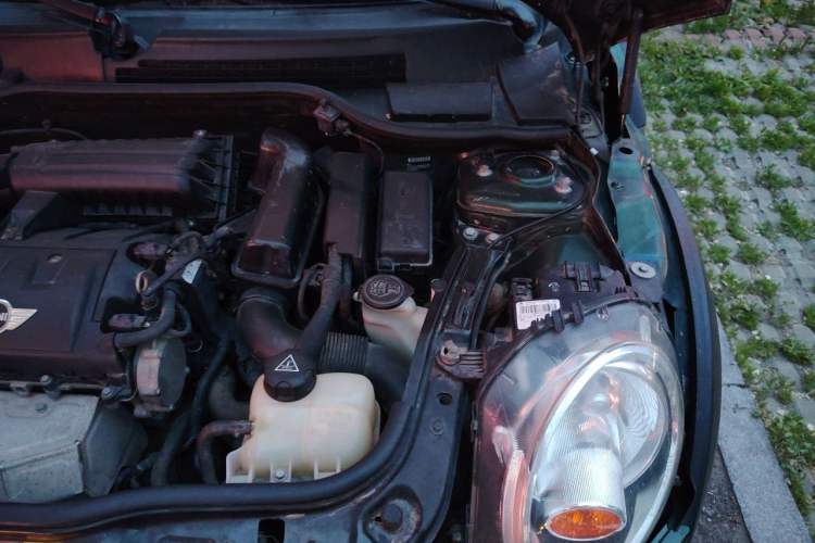 Used MINI Clubman 2011 1.6L COOPER Fun Engine Bay Left