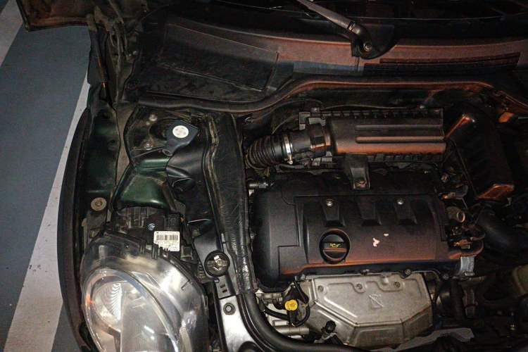 Used MINI Clubman 2011 1.6L ONE Engine Bay Right