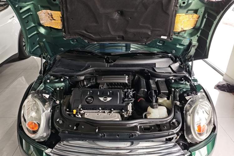 Used MINI Clubman 2011 1.6L COOPER Fun Engine Bay